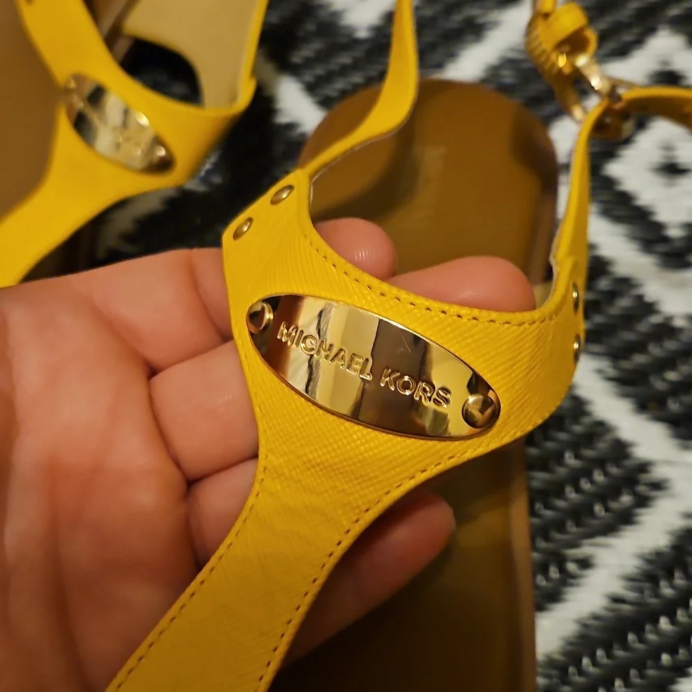 Michael Kors  Leather Sandals 8.5 - Picture 2 of 7